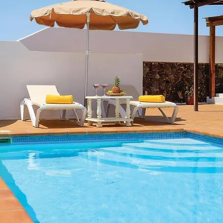 Puerto Del Carmen Sleeps 6 Wifi Vila